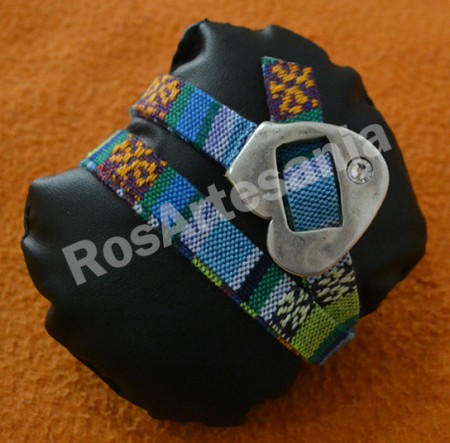 Pulsera etnica cierre corazon